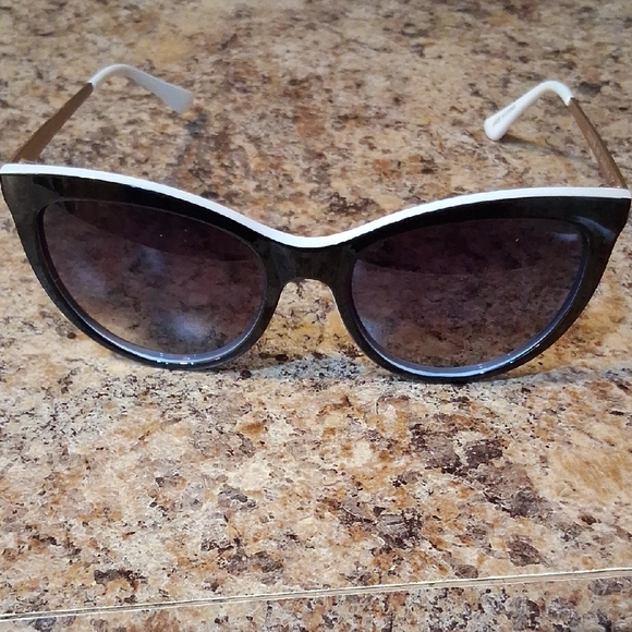 Christian Siriano Accessories - Christian Siriano Black and White Cat-Eye Sunglasses